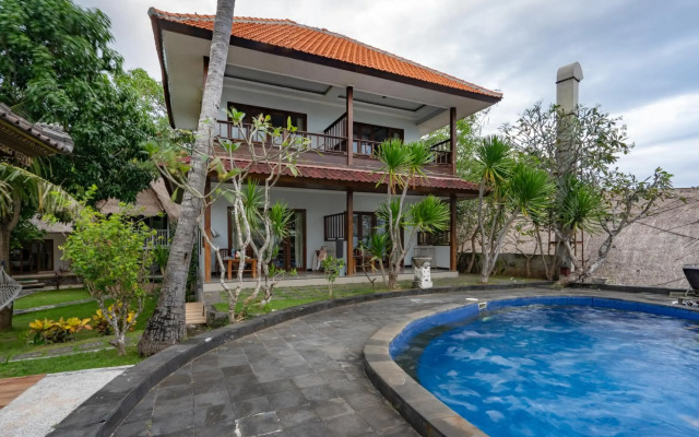 Mushroom Beach Bungalow