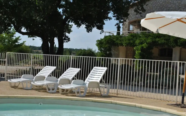 Huswell - Rustic G te With Pool in Southern France