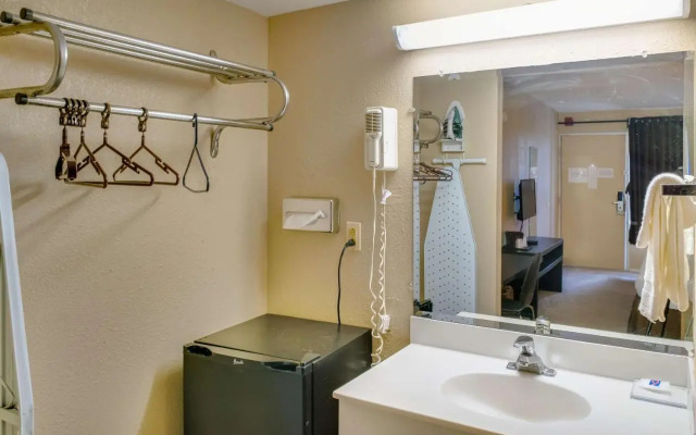 Howard Johnson Inn Monroe