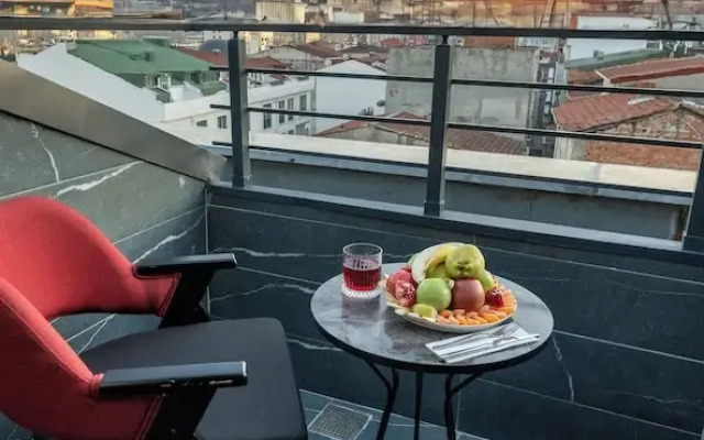 Comfort Point Three Hotel