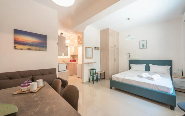 Cozy Acropolis Studio by Cloudkeys