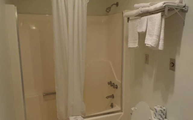 Red Carpet Inn and Suites Palmyra