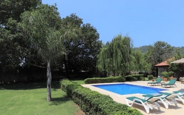 Villa BLN1 by JoyLettings