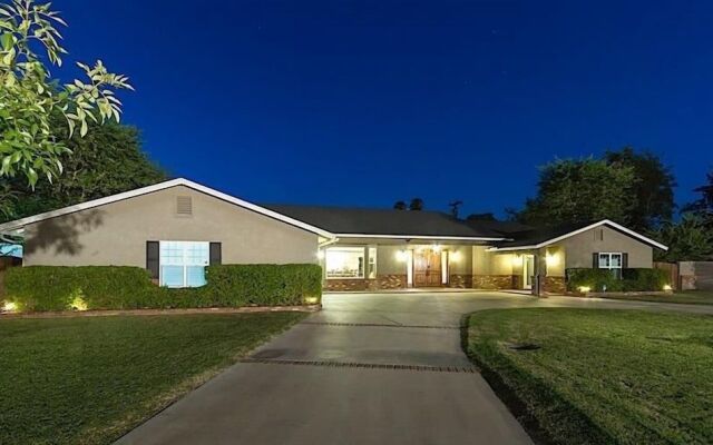 Latitude Adjustment By Signature Vacation Rentals