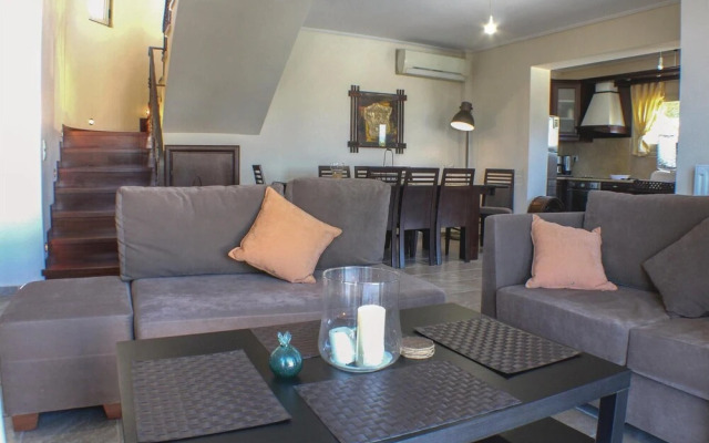 Nice Home in Koroni with Hot Tub, WiFi, Outdoor Swimming Pool