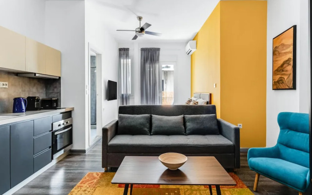 Sanders Center - Nice Studio Apt With Balcony