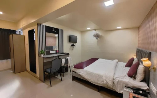 Fabhotel Vardhan Plaza