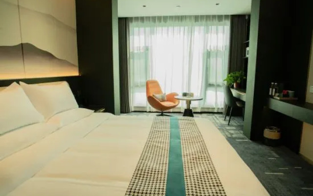 Yueshui Lanting Smart Hotel (Yuan Yongnian New Century Tianzhu Square)