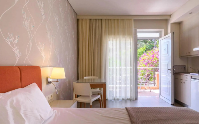 Poseidon Studios & Apartments