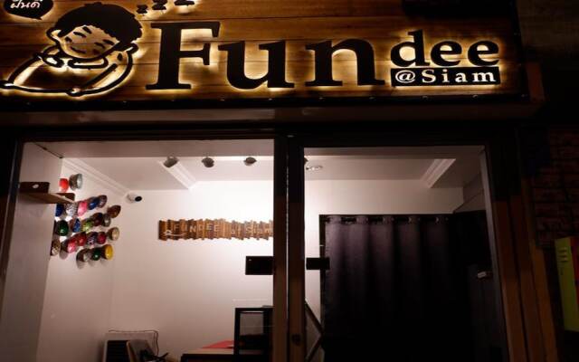 Fundee at Siam Hostel - Adults Only