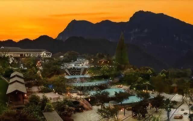 Lingxiu Hot Spring of Emei Mountain