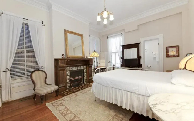 Dupont at the Circle B & B