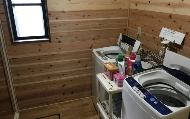HEARTLAND HOUSE - Female Only & Couple Only