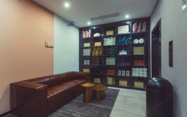 Punk Ballet Ins Hotel