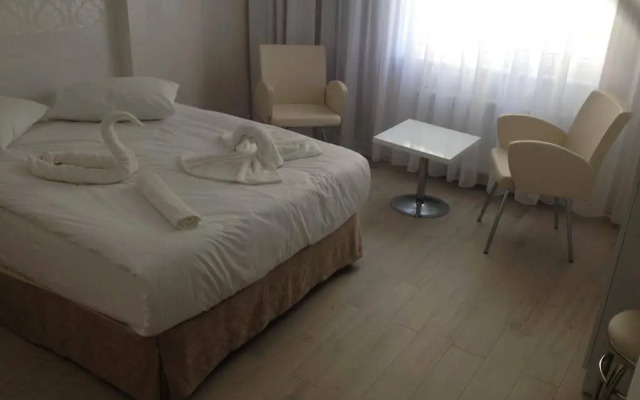 Cinas Hotel