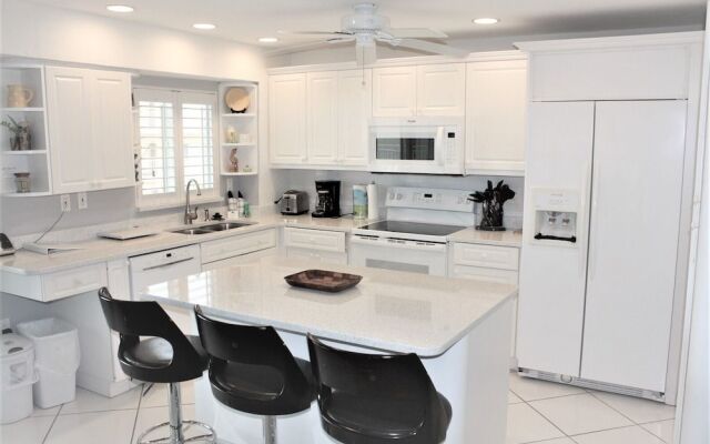 Jamaica Royale 406 - 2 Br Condo