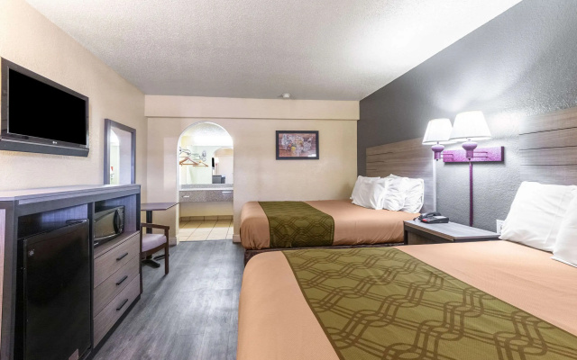 Econo Lodge San Marcos University Area