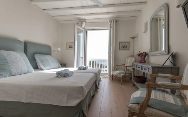 Hera iconic Mykonian Villa