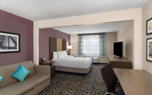 La Quinta Inn & Suites by Wyndham Fayetteville