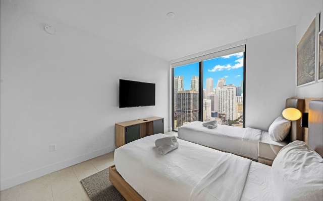 Upscale 3-BD Condo in DTW Miami