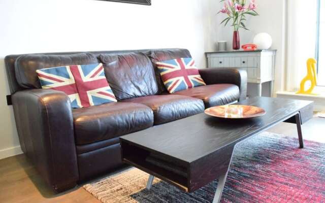 East London 2 Bed Flat With Balcony