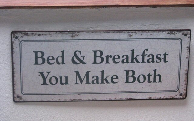 Moms Bed & Breakfast