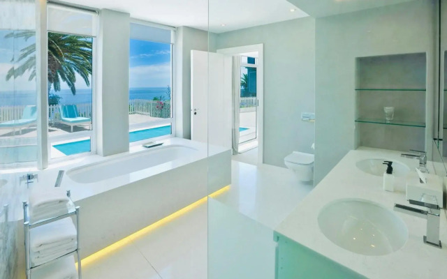 The Clarendon - Bantry Bay