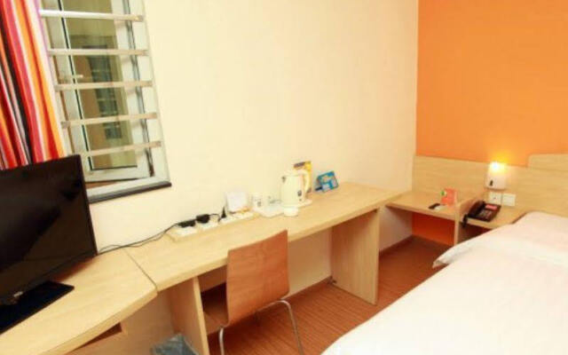 7 Days Premium Hotel Chengdu Kuangzhai Alley New City Square Branch
