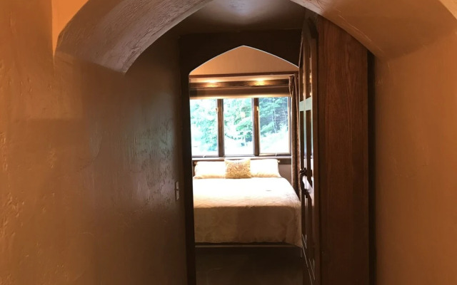 HIGHLANDS CASTLE overlooking Lake George.. plus 2 other Castles!