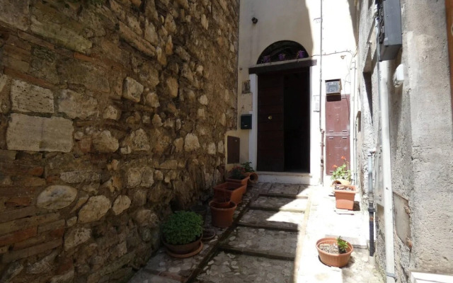 SCAPPO IN UMBRIA, Porta Leone