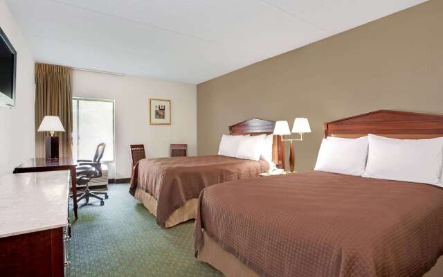 Days Inn by Wyndham Newport News City Center Oyster Point