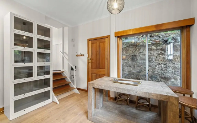 Stylish 3 Bedroom Townhouse - Hobart CBD