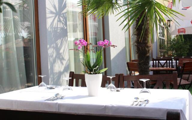 PIANO CAFE b&b