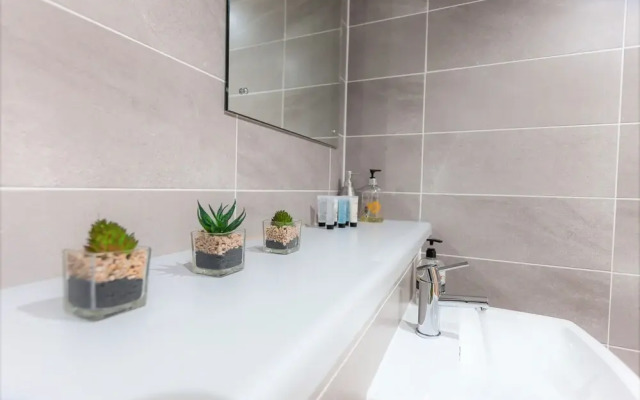 Beautiful 3 Bed Apartment in Media City
