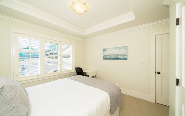 Tranquil Haven Close to UBC and Downtown