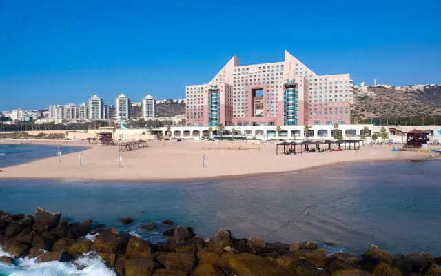 Almog Beach