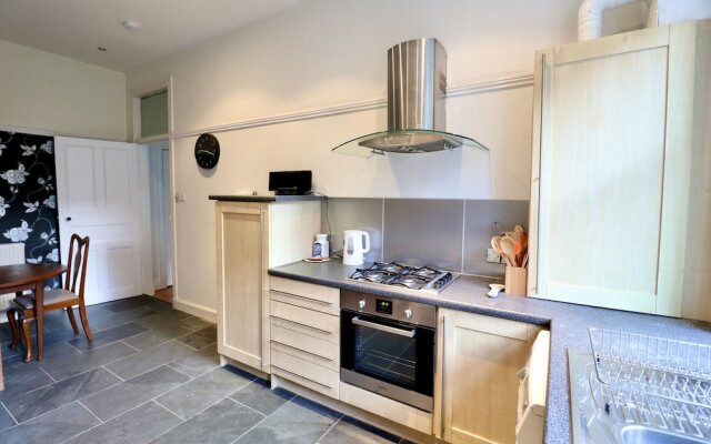 Period Deco flat in west end