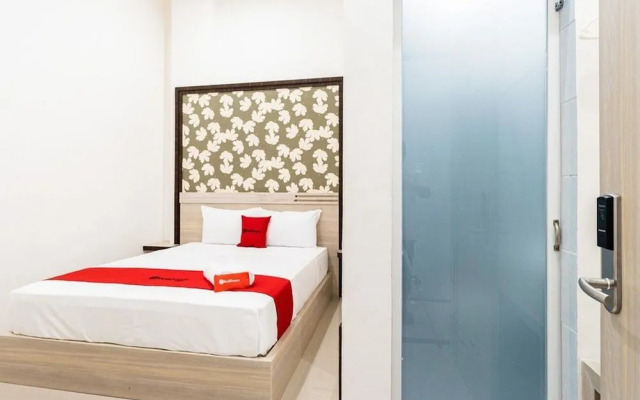 RedDoorz Plus @ Centrium Katamso Medan