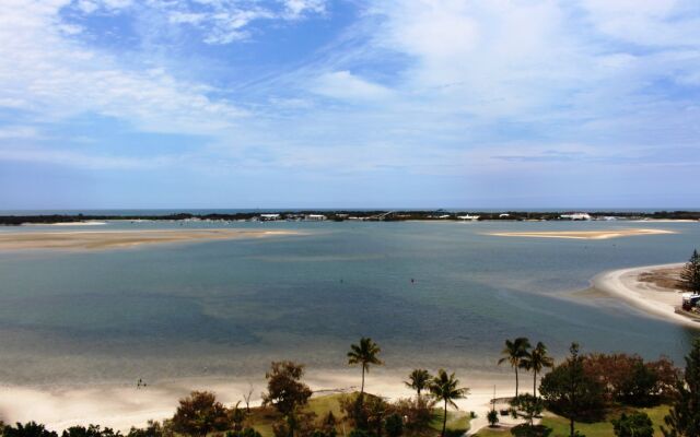 Crystal Bay on the Broadwater