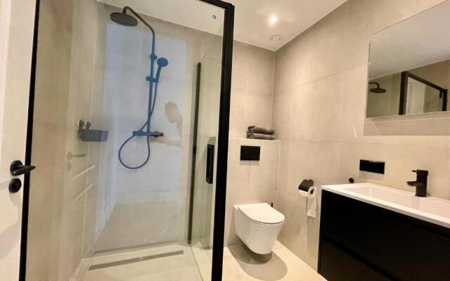 Fantastic 1 Bedroom Serviced Apartment 64m2 -MNL F-