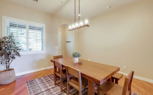 Tasteful Flagstaff Townhome w/ 2 Furnished Decks