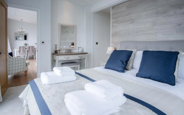 Shearwater 30 - 2 Bedroom Lodge - Summerhill