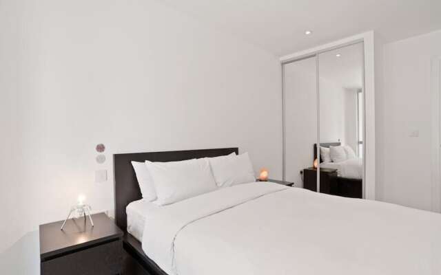 Stunning 1-bed apt W/roof Terrace in Canning Town