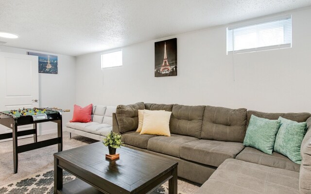 Quiet Getaway, Modern Kitchen and Foosball Table