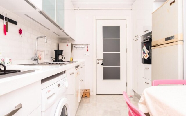 Central Flat Near Trendy Attractions in Kadikoy