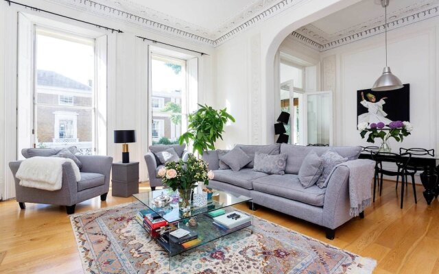 Beautiful Balcony by Kensington Gardens