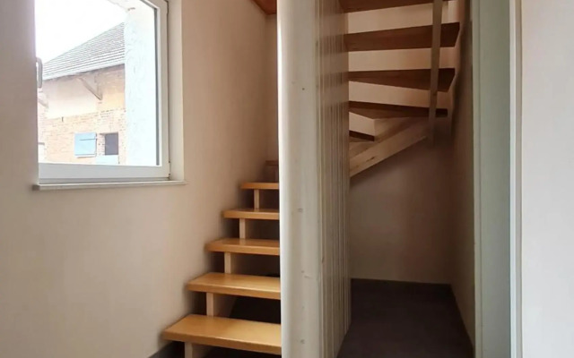 Eifelhof mit Obstbaumwiese