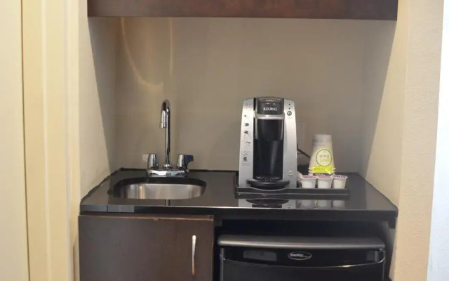 Holiday Inn Hotel & Suites Montreal Airport by IHG