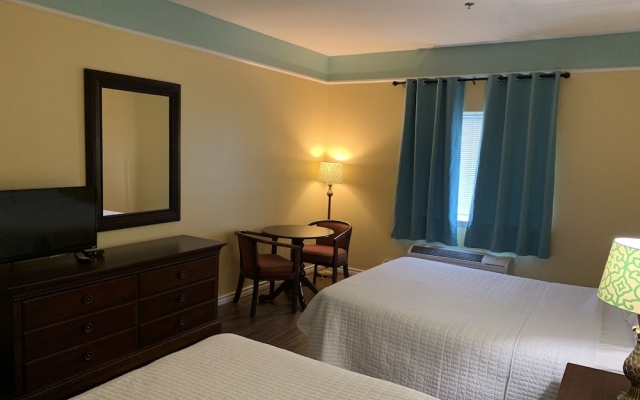 Deluxe 6 Inn & Suites