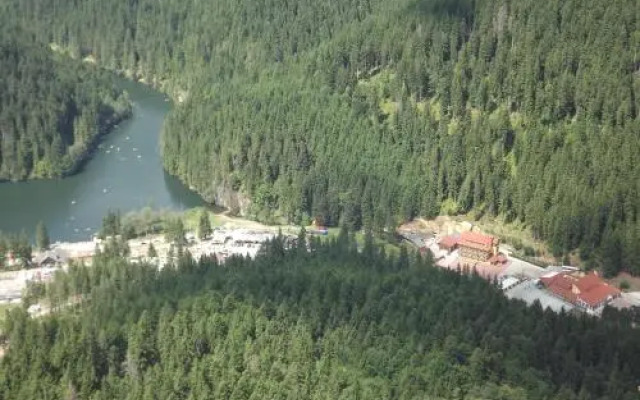 Hotel Lacu Rosu